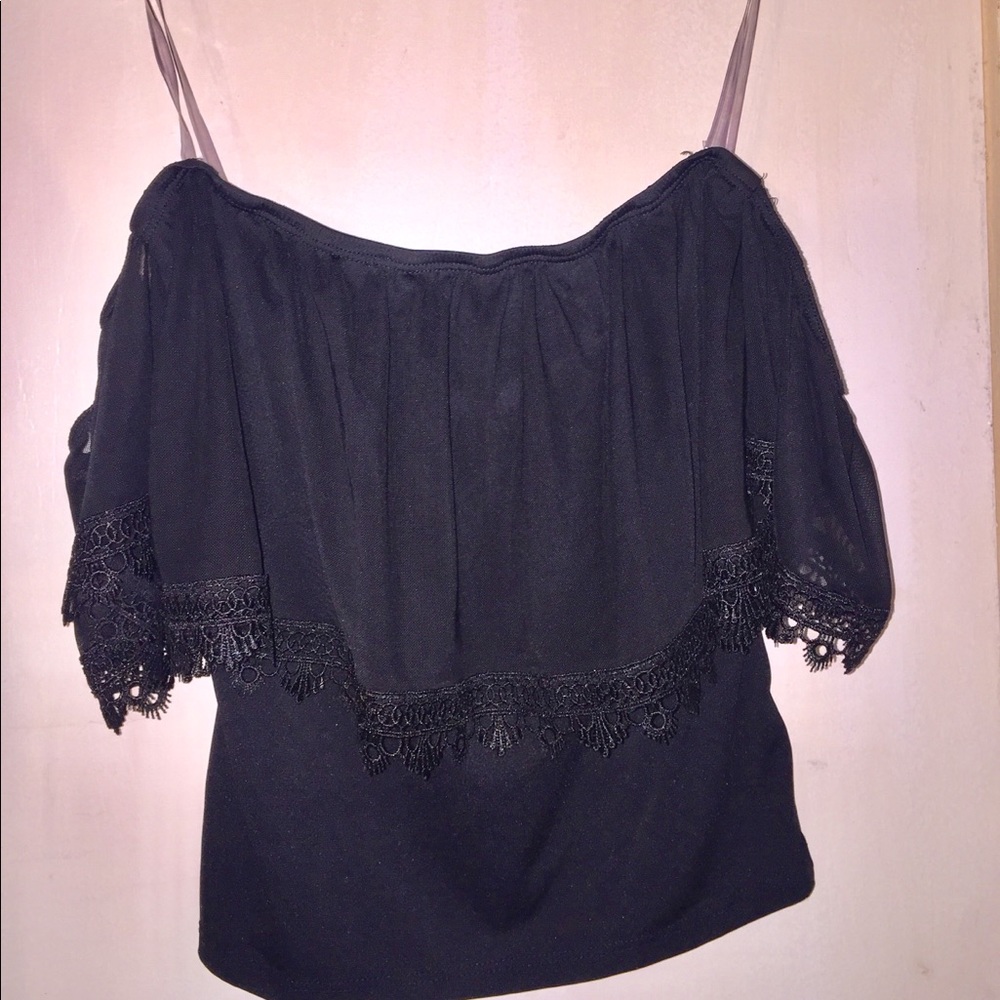 Black Over the shoulder top 🤩